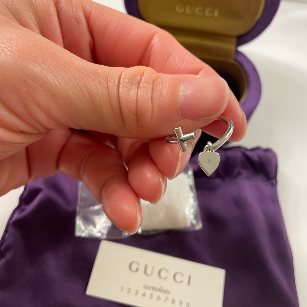 GUCCI RING . made in italy 18k white gold contraire heart and cross ring